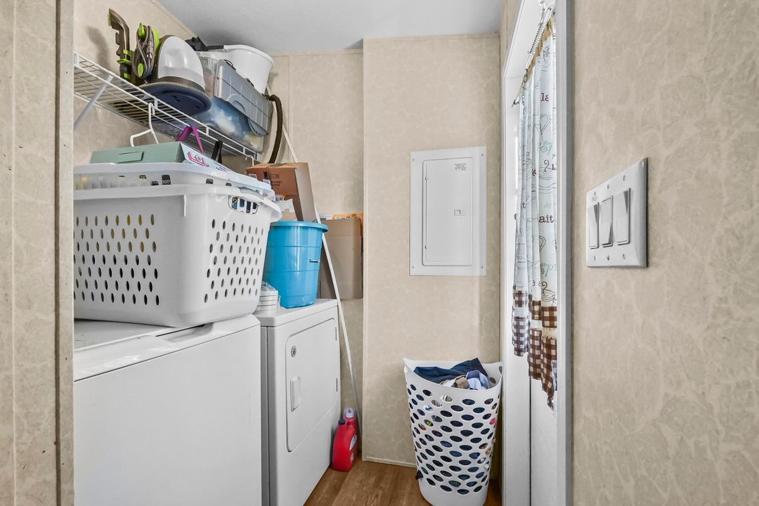 На продажу: $219,900 (2 спален, 2 ванн, 912 Квадратных фут)