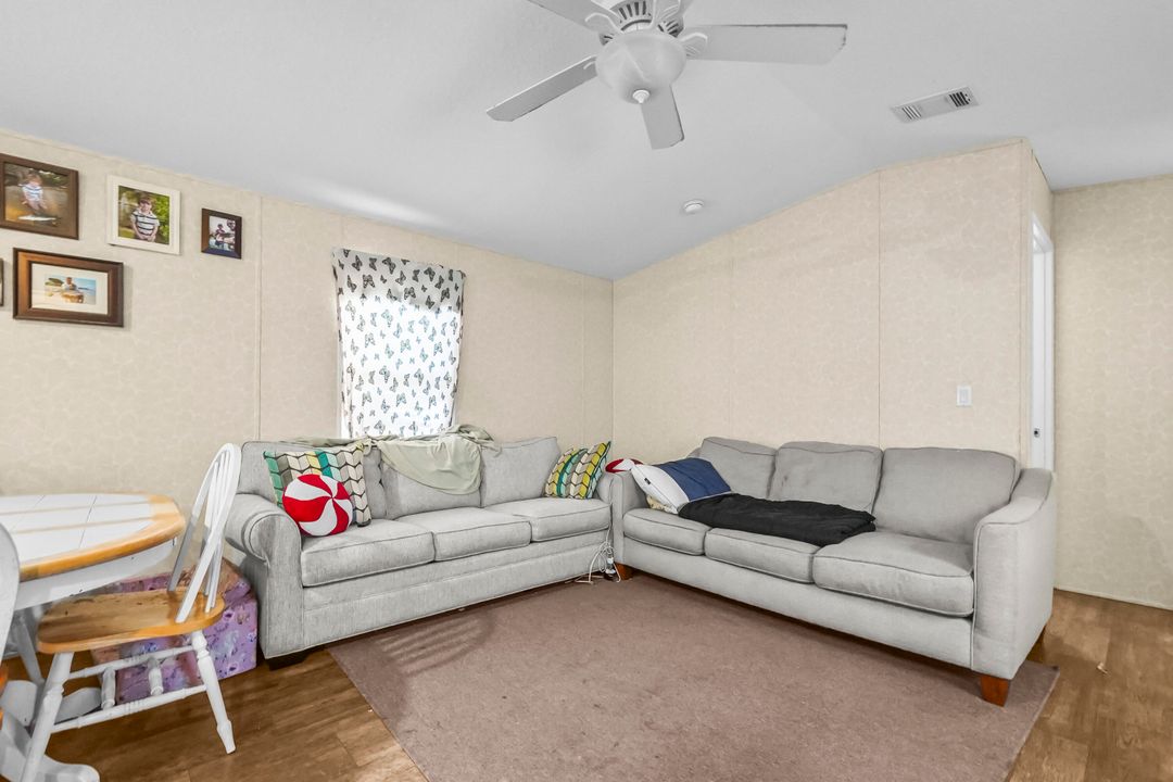 На продажу: $219,900 (2 спален, 2 ванн, 912 Квадратных фут)