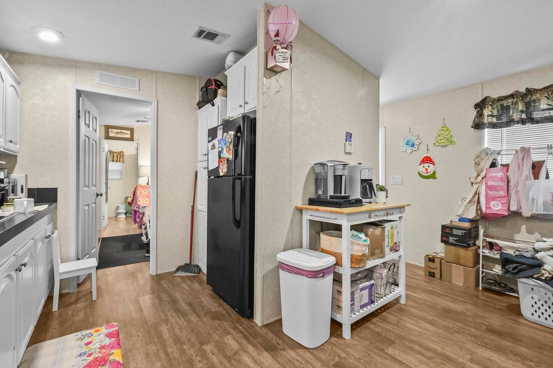 На продажу: $219,900 (2 спален, 2 ванн, 912 Квадратных фут)