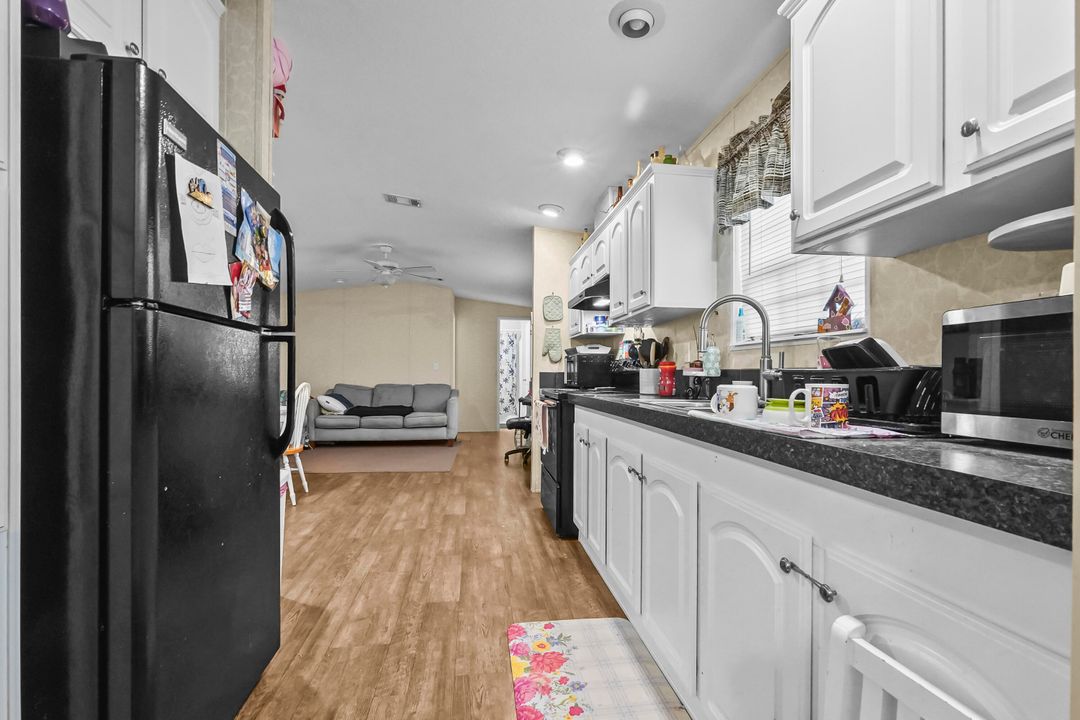 На продажу: $219,900 (2 спален, 2 ванн, 912 Квадратных фут)