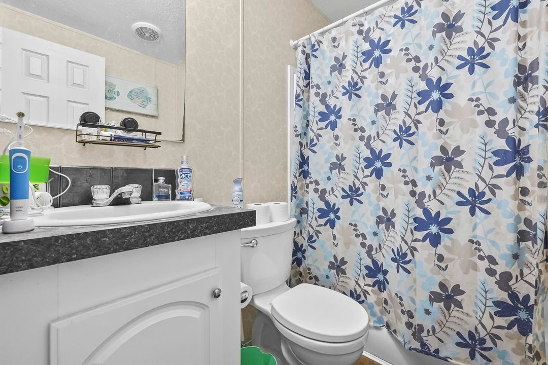 На продажу: $219,900 (2 спален, 2 ванн, 912 Квадратных фут)