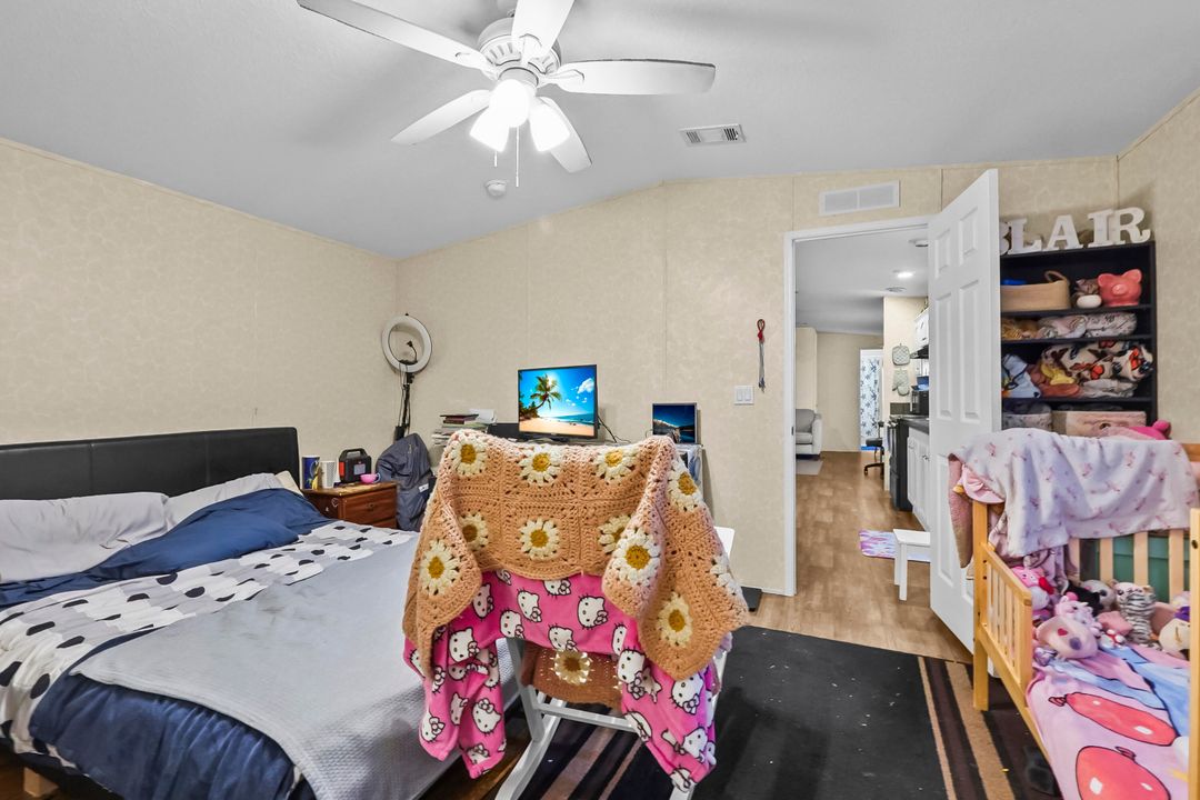 На продажу: $219,900 (2 спален, 2 ванн, 912 Квадратных фут)