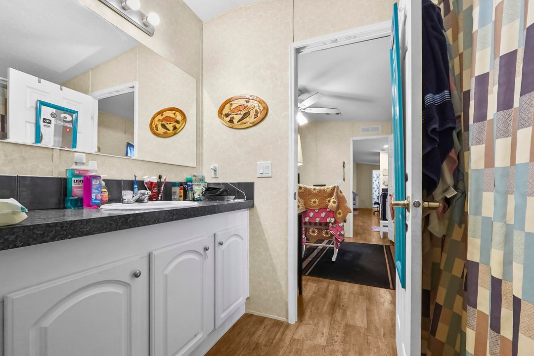 На продажу: $219,900 (2 спален, 2 ванн, 912 Квадратных фут)