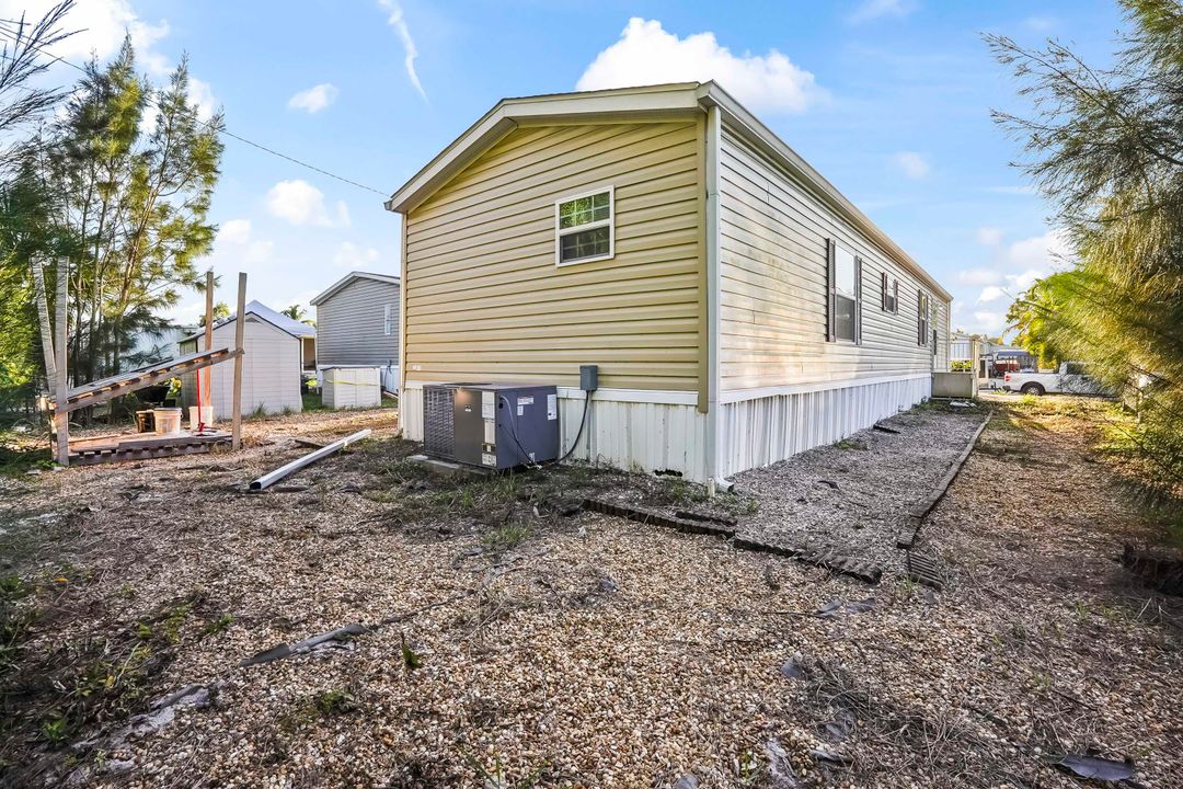 На продажу: $219,900 (2 спален, 2 ванн, 912 Квадратных фут)