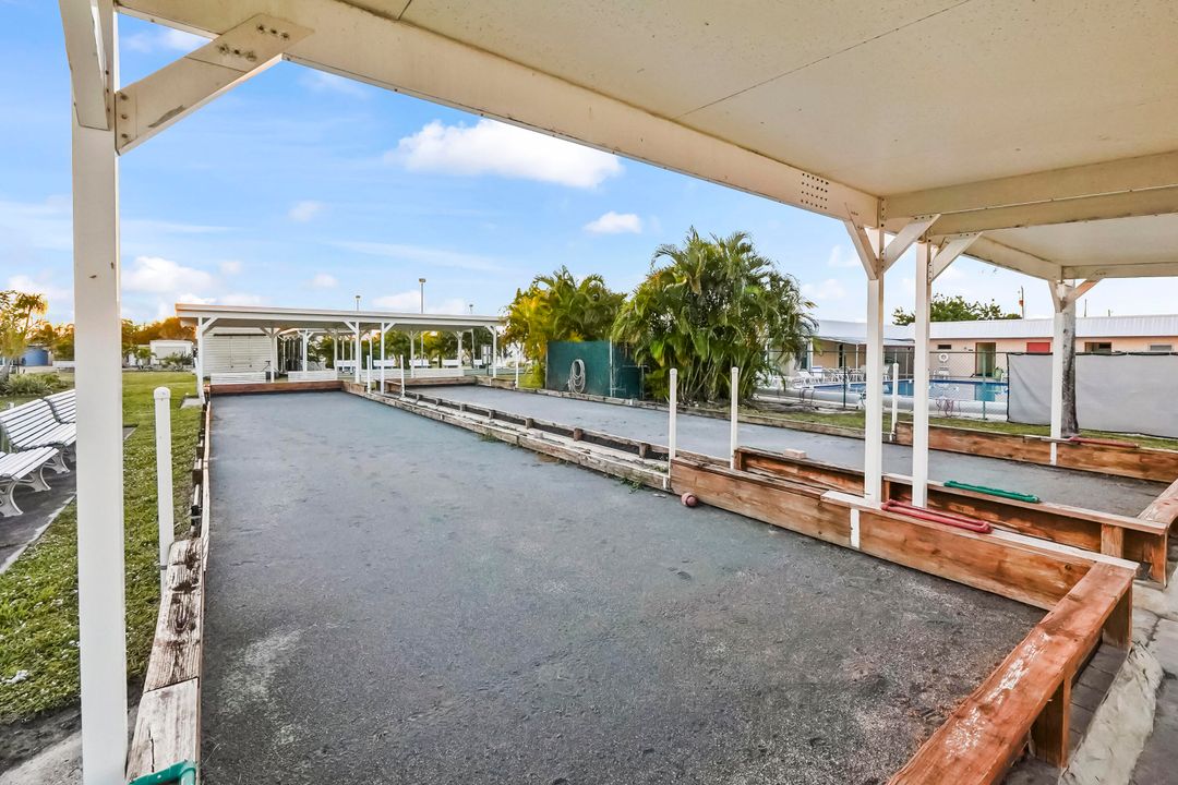 На продажу: $219,900 (2 спален, 2 ванн, 912 Квадратных фут)