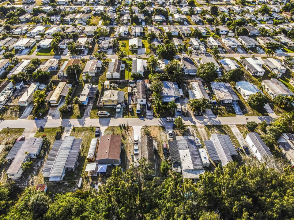 На продажу: $219,900 (2 спален, 2 ванн, 912 Квадратных фут)