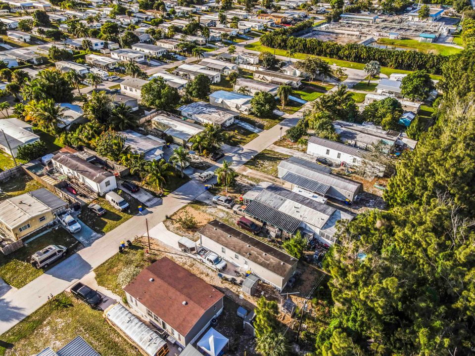 На продажу: $219,900 (2 спален, 2 ванн, 912 Квадратных фут)