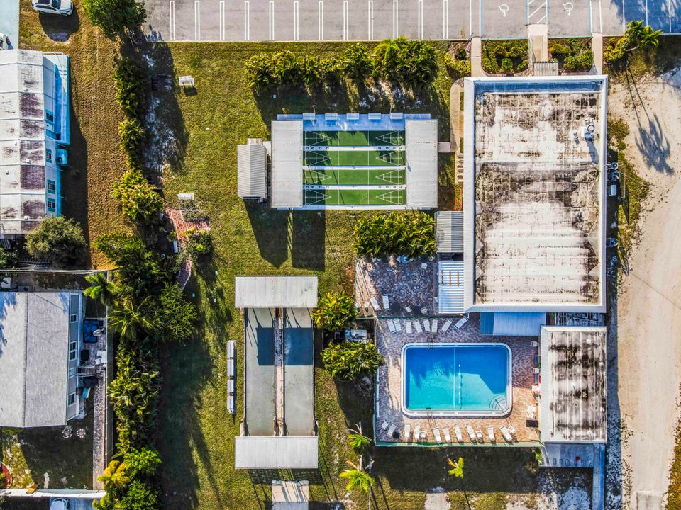 На продажу: $219,900 (2 спален, 2 ванн, 912 Квадратных фут)