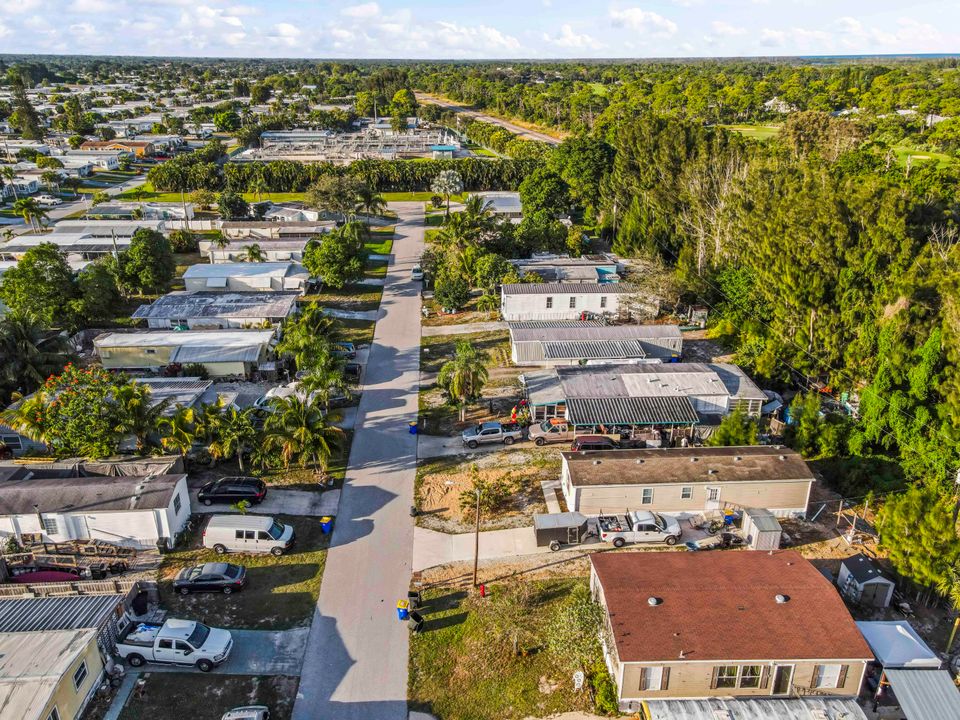 На продажу: $219,900 (2 спален, 2 ванн, 912 Квадратных фут)