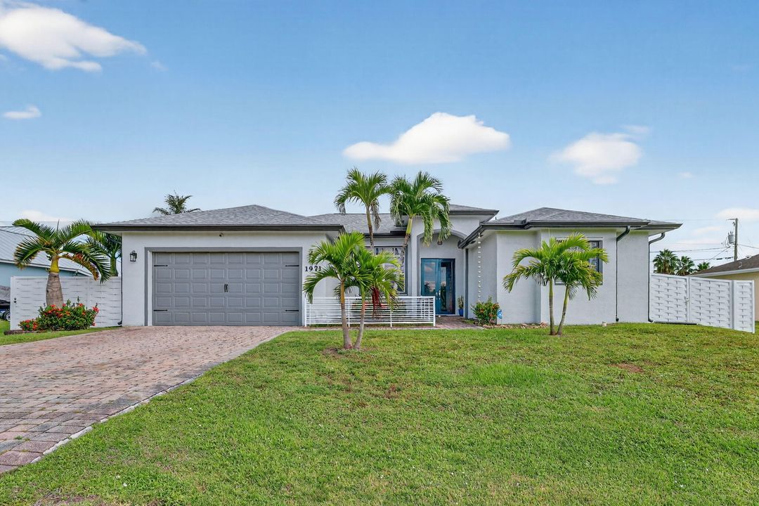 For Rent: $3,000 (3 beds, 2 baths, 1820 Square Feet)