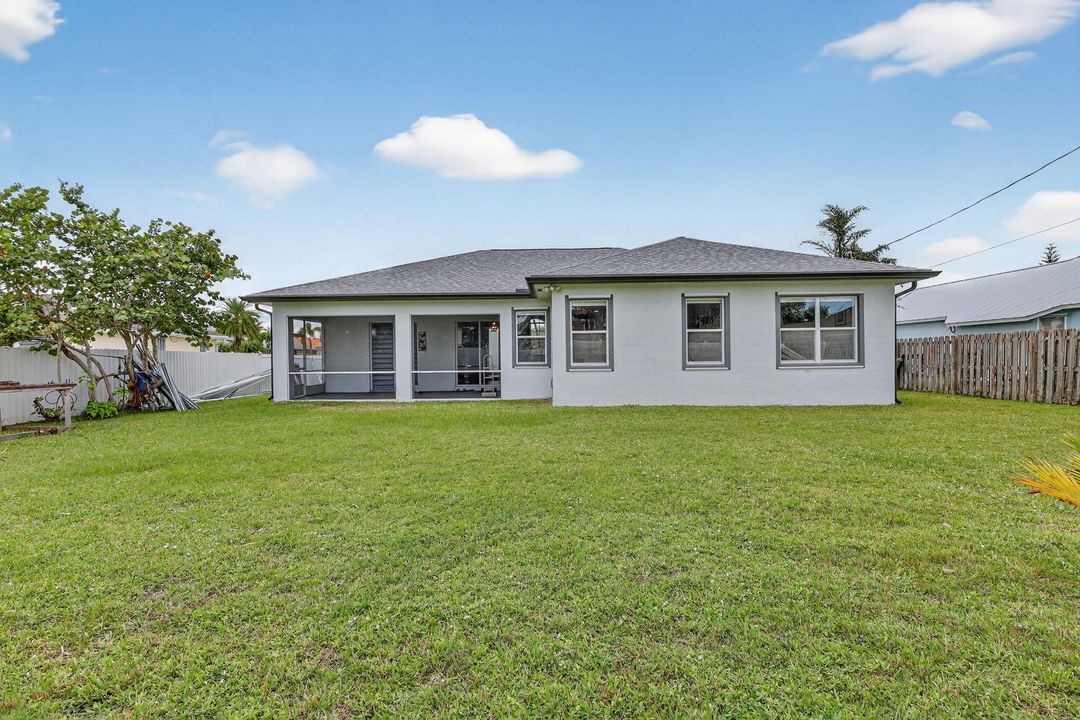 For Rent: $3,000 (3 beds, 2 baths, 1820 Square Feet)