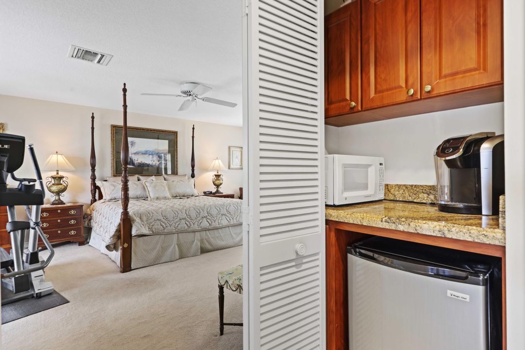 For Sale: $1,799,000 (4 beds, 2 baths, 2910 Square Feet)