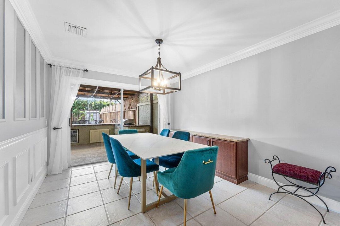 На продажу: $932,000 (4 спален, 2 ванн, 2223 Квадратных фут)