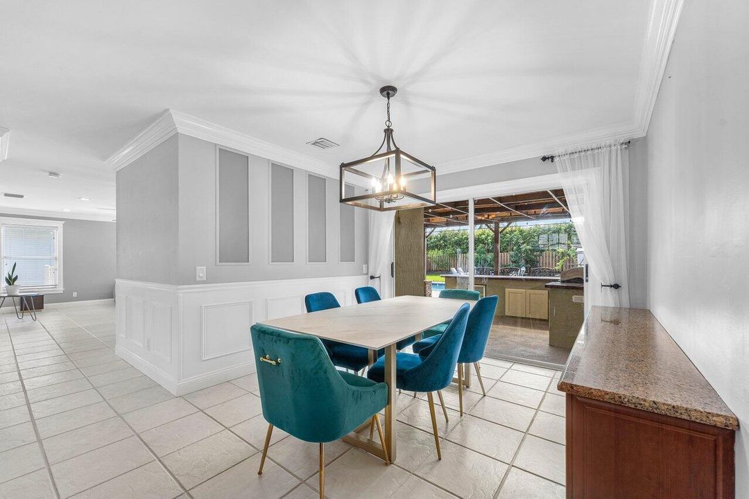 На продажу: $932,000 (4 спален, 2 ванн, 2223 Квадратных фут)