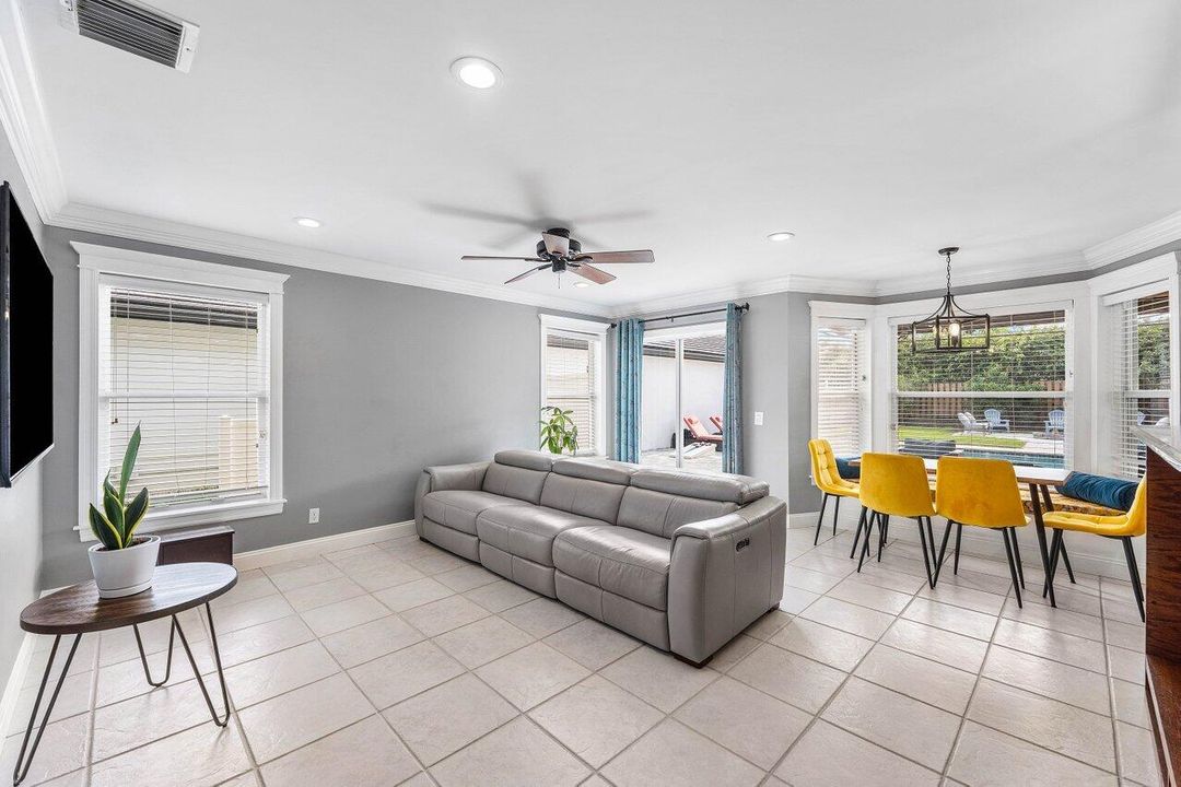 На продажу: $932,000 (4 спален, 2 ванн, 2223 Квадратных фут)