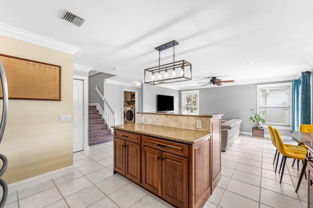 На продажу: $932,000 (4 спален, 2 ванн, 2223 Квадратных фут)