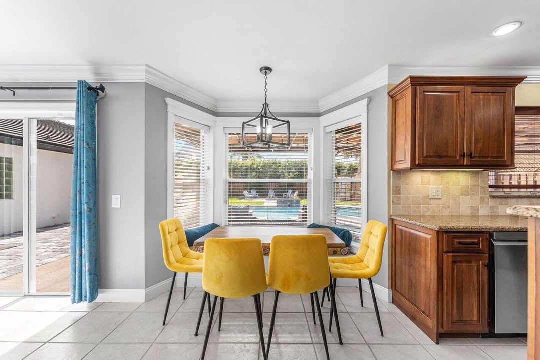 На продажу: $932,000 (4 спален, 2 ванн, 2223 Квадратных фут)