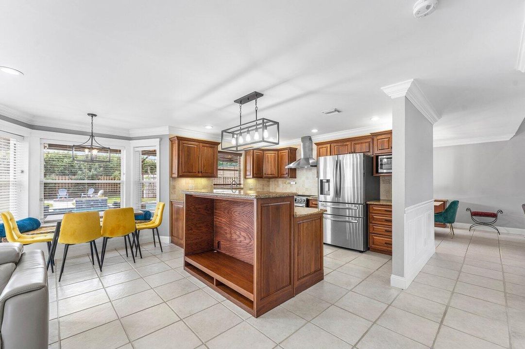 На продажу: $932,000 (4 спален, 2 ванн, 2223 Квадратных фут)