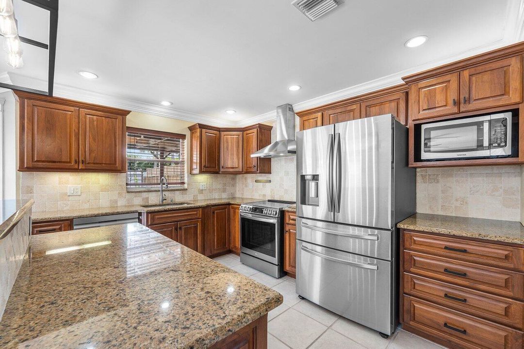 На продажу: $932,000 (4 спален, 2 ванн, 2223 Квадратных фут)