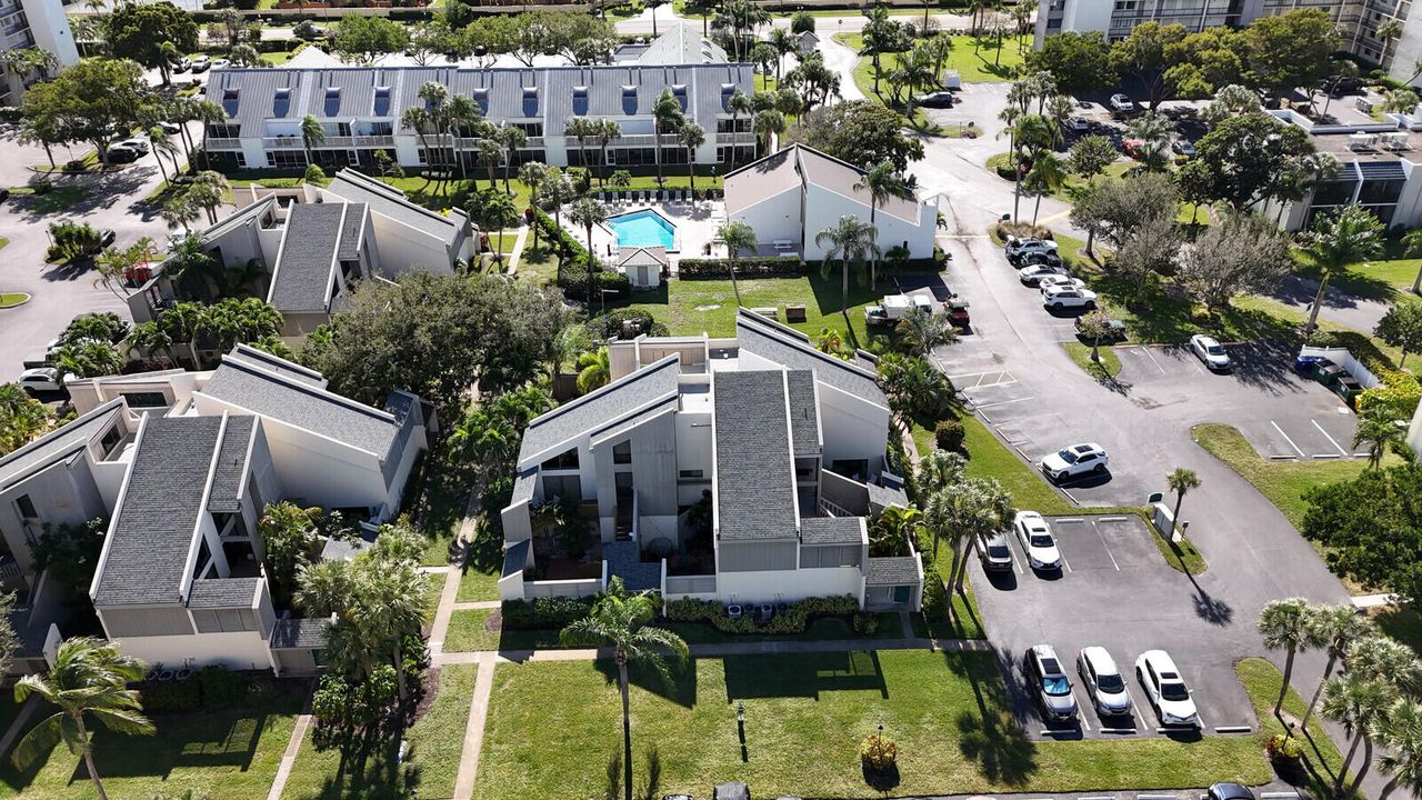 待售: $289,900 (1 贝兹, 1 浴室, 740 平方英尺)