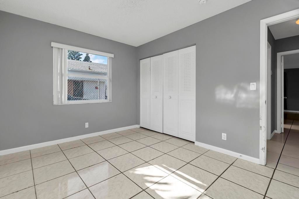 出租: $2,300 (2 贝兹, 2 浴室, 1200 平方英尺)