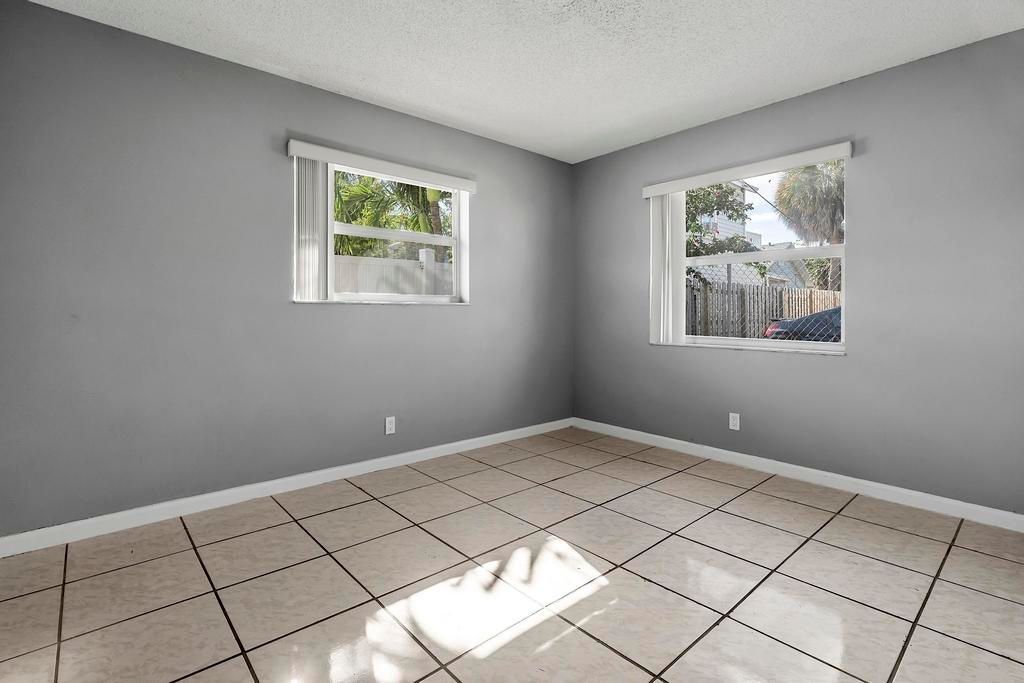 出租: $2,300 (2 贝兹, 2 浴室, 1200 平方英尺)