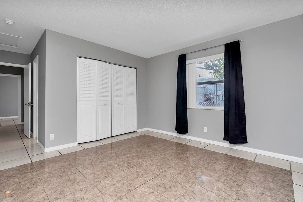 出租: $2,300 (2 贝兹, 2 浴室, 1200 平方英尺)