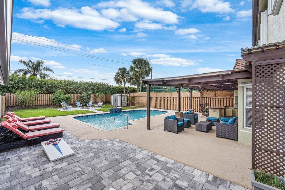 На продажу: $932,000 (4 спален, 2 ванн, 2223 Квадратных фут)