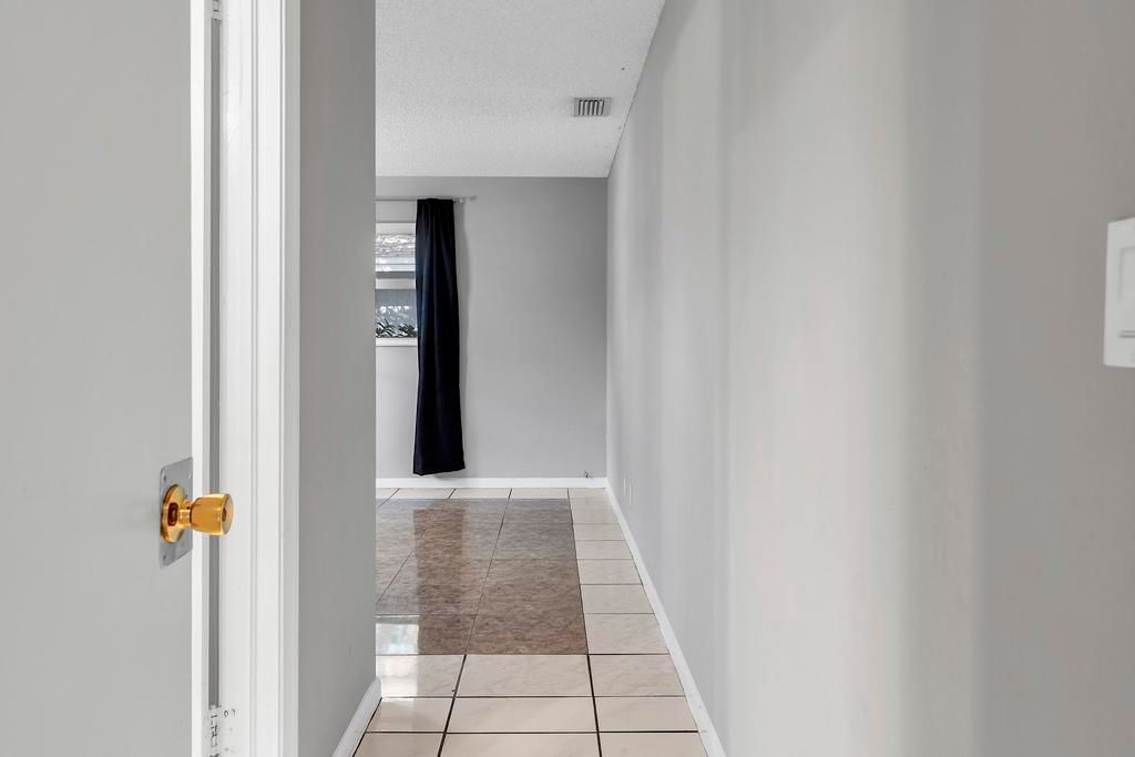 出租: $2,300 (2 贝兹, 2 浴室, 1200 平方英尺)