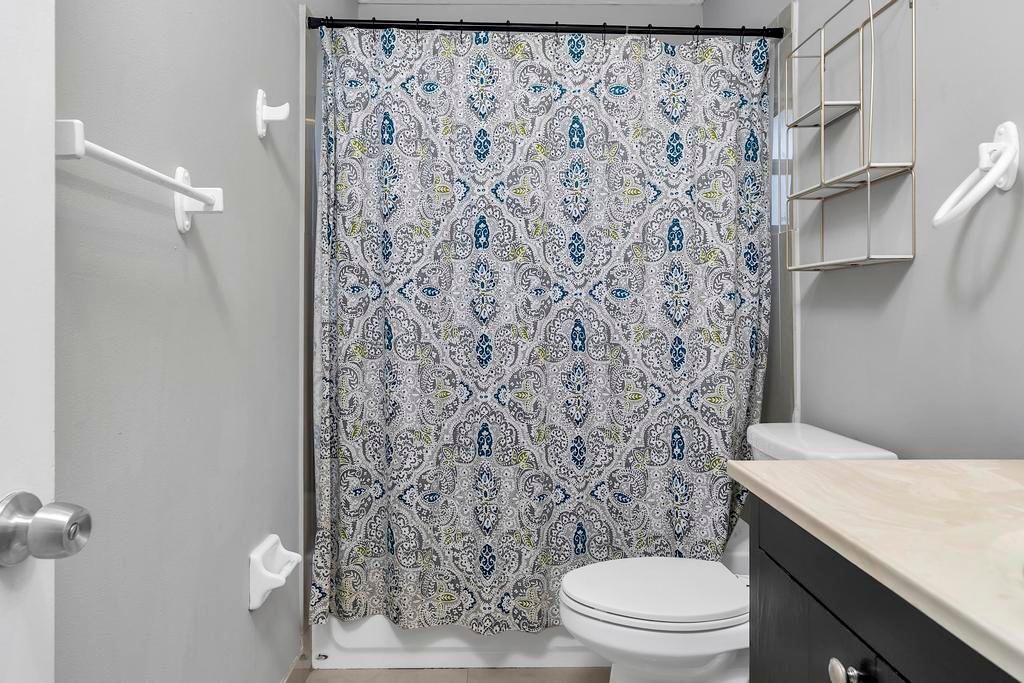 出租: $2,300 (2 贝兹, 2 浴室, 1200 平方英尺)