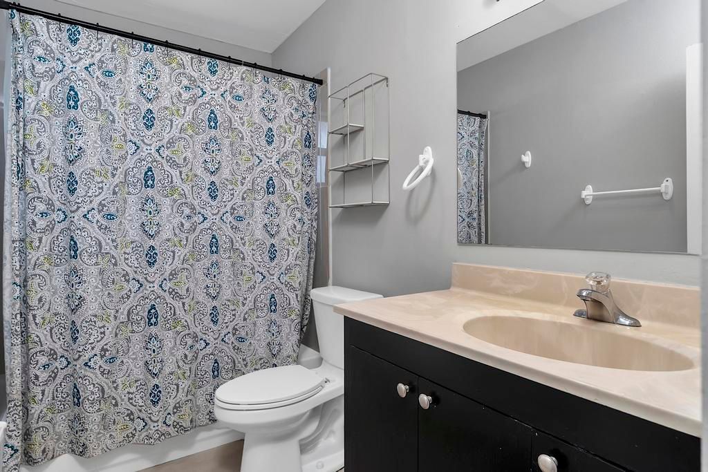 出租: $2,300 (2 贝兹, 2 浴室, 1200 平方英尺)