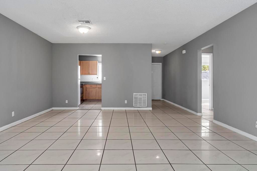 出租: $2,300 (2 贝兹, 2 浴室, 1200 平方英尺)