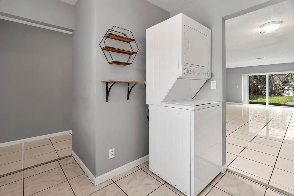 出租: $2,300 (2 贝兹, 2 浴室, 1200 平方英尺)