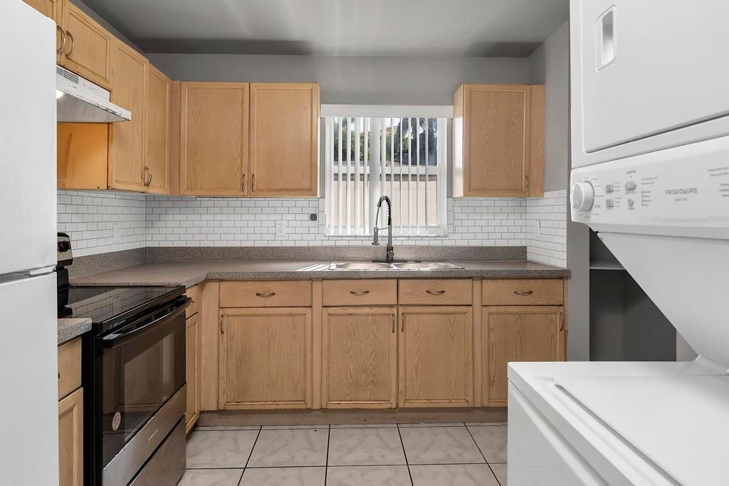 出租: $2,300 (2 贝兹, 2 浴室, 1200 平方英尺)