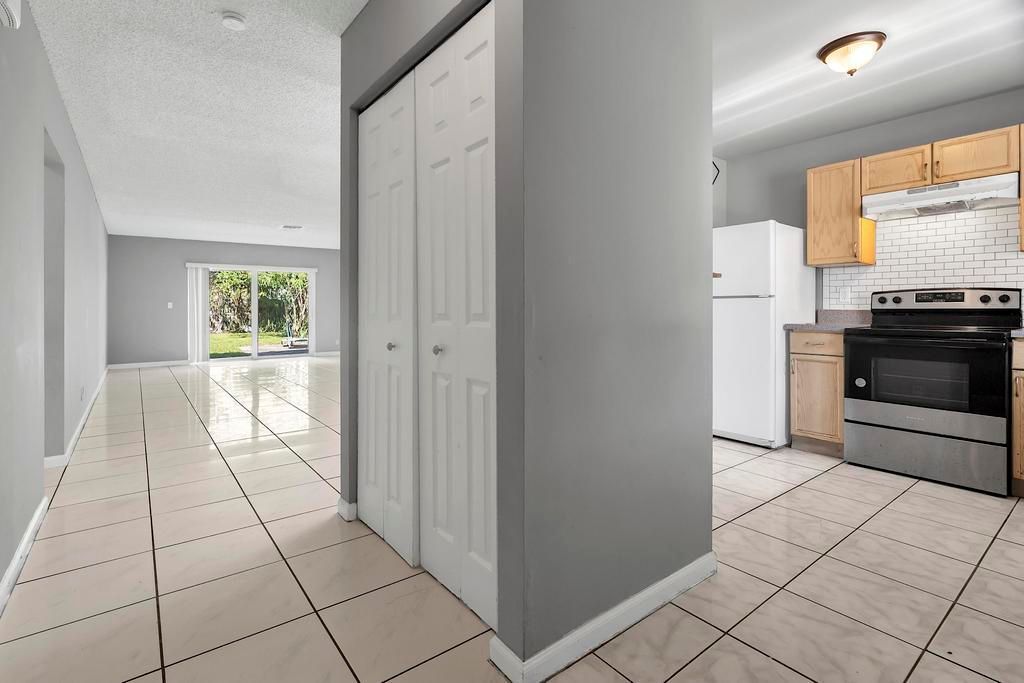 出租: $2,300 (2 贝兹, 2 浴室, 1200 平方英尺)