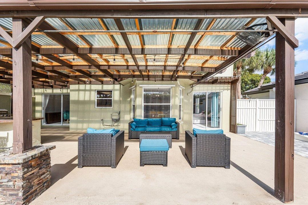 На продажу: $932,000 (4 спален, 2 ванн, 2223 Квадратных фут)