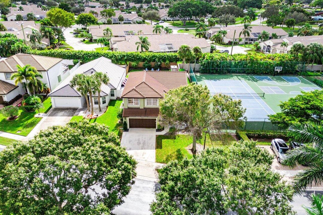 На продажу: $932,000 (4 спален, 2 ванн, 2223 Квадратных фут)