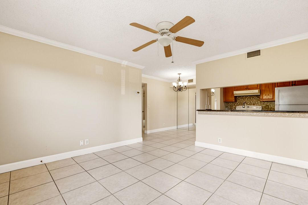 待售: $135,000 (2 贝兹, 2 浴室, 735 平方英尺)