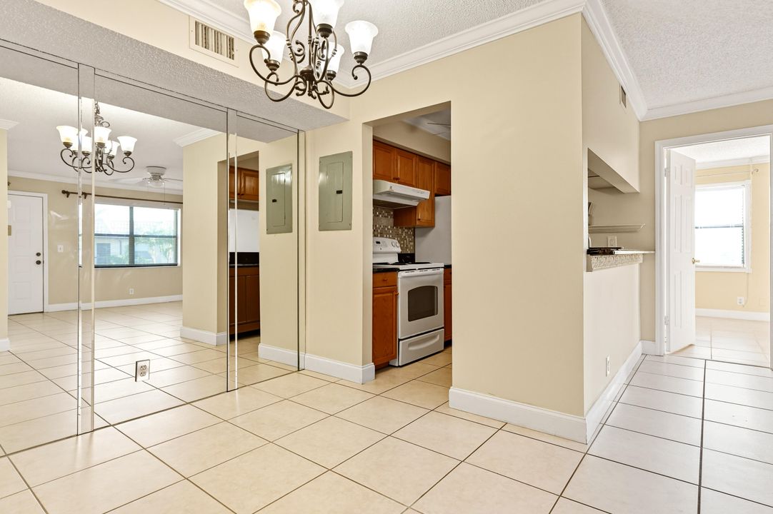 待售: $135,000 (2 贝兹, 2 浴室, 735 平方英尺)