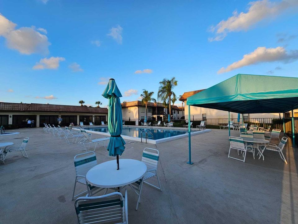 待售: $135,000 (2 贝兹, 2 浴室, 735 平方英尺)