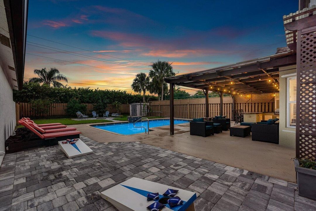 На продажу: $932,000 (4 спален, 2 ванн, 2223 Квадратных фут)