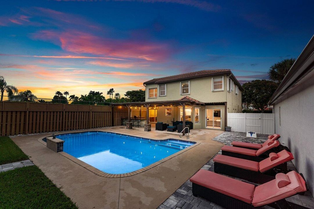 На продажу: $932,000 (4 спален, 2 ванн, 2223 Квадратных фут)