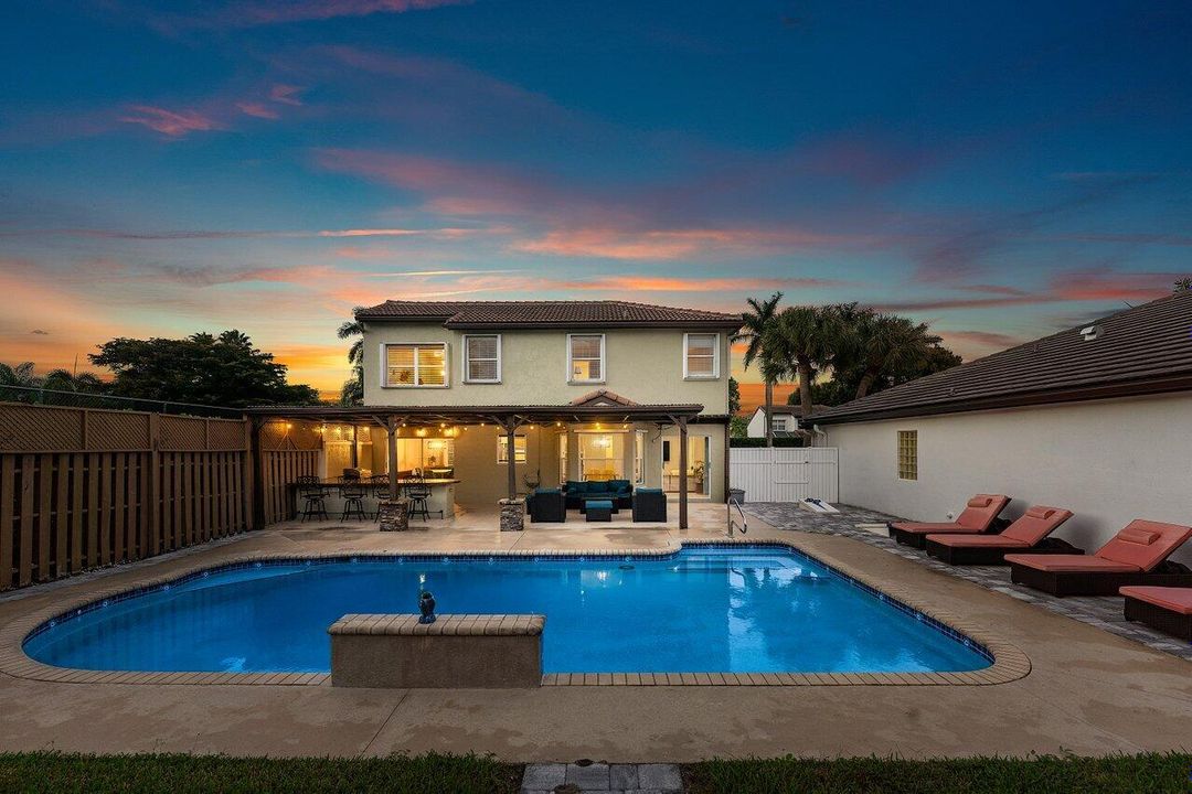 На продажу: $932,000 (4 спален, 2 ванн, 2223 Квадратных фут)