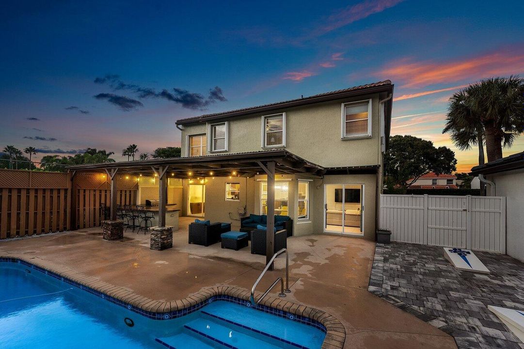 На продажу: $932,000 (4 спален, 2 ванн, 2223 Квадратных фут)