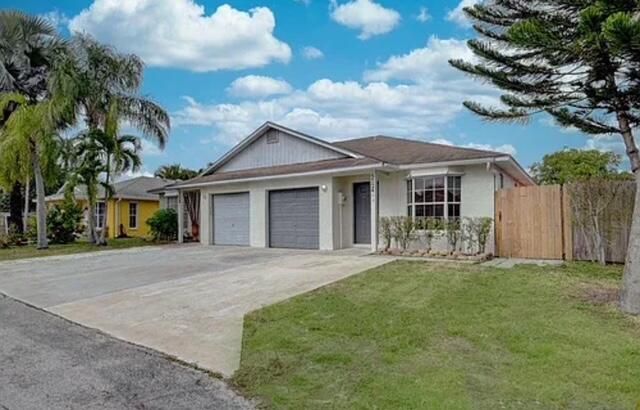 For Rent: $2,450 (2 beds, 2 baths, 861 Square Feet)