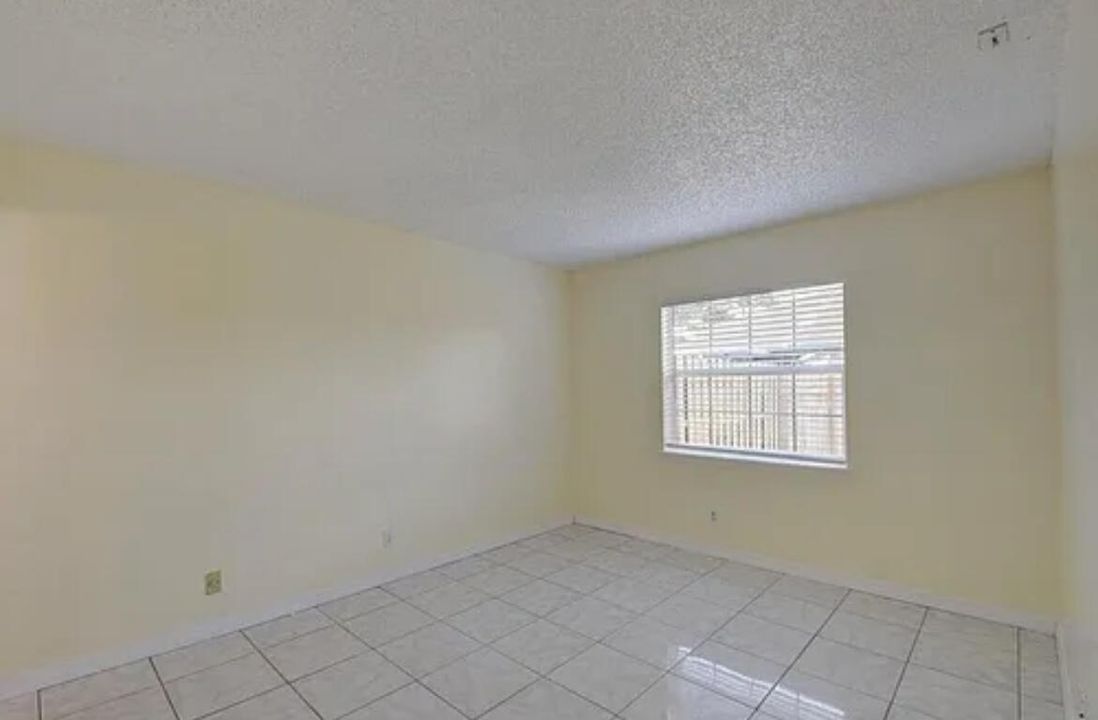 For Rent: $2,450 (2 beds, 2 baths, 861 Square Feet)