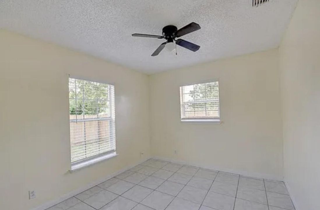 For Rent: $2,450 (2 beds, 2 baths, 861 Square Feet)