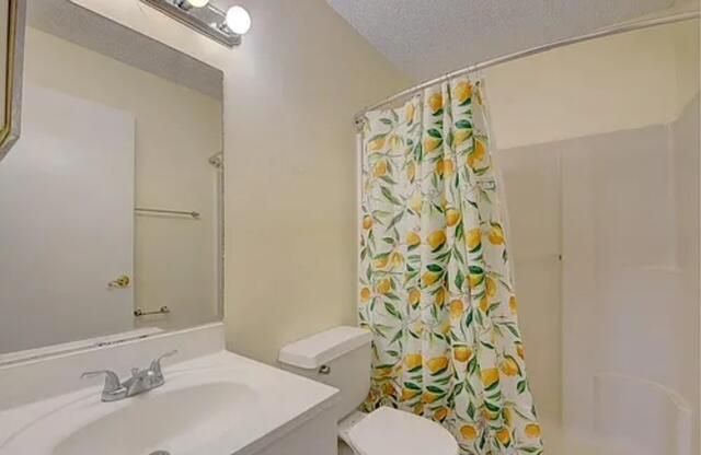 For Rent: $2,450 (2 beds, 2 baths, 861 Square Feet)