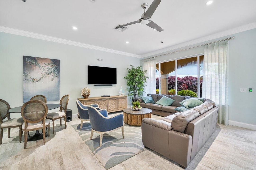 На продажу: $932,000 (4 спален, 2 ванн, 2223 Квадратных фут)