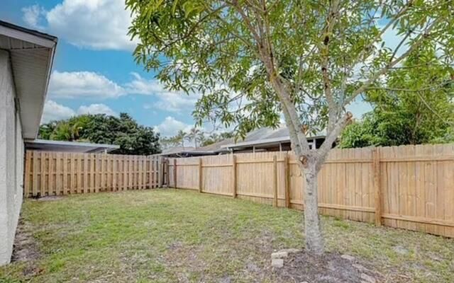 For Rent: $2,450 (2 beds, 2 baths, 861 Square Feet)